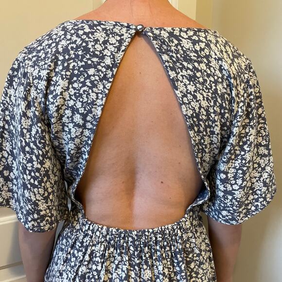 Abercrombie & Fitch Women Gray V Neck Floral Open Back Romper Size Small Pockets - Picture 4 of 9